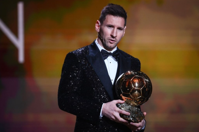 Vượt qua Lewandowski, Lionel Messi giành Quả Bóng Vàng 2021 - Ảnh 1.