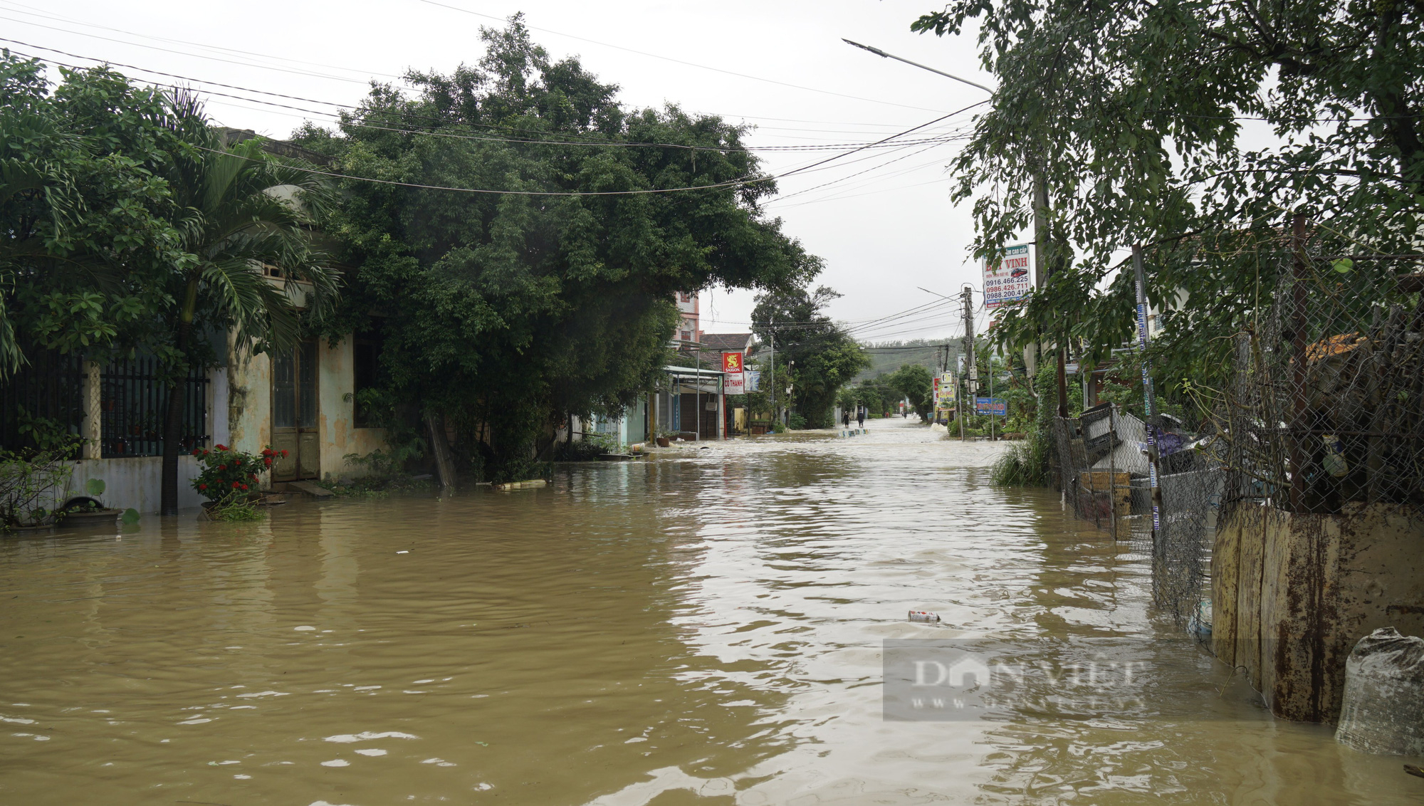 Hàng ngàn nhà dân ở Bình Định ngập sâu, nhiều khu vực bị cô lập - Ảnh 3.