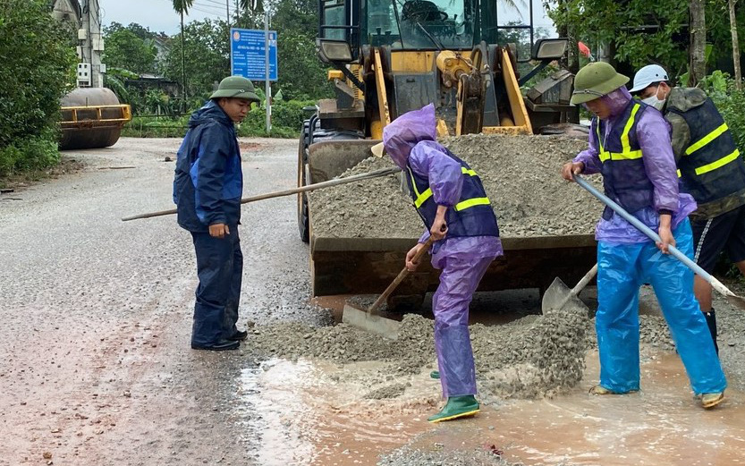 Vụ “đường tan nát do thi công cao tốc” ở TT-Huế: Khắc phục những đoạn đường hư hỏng 