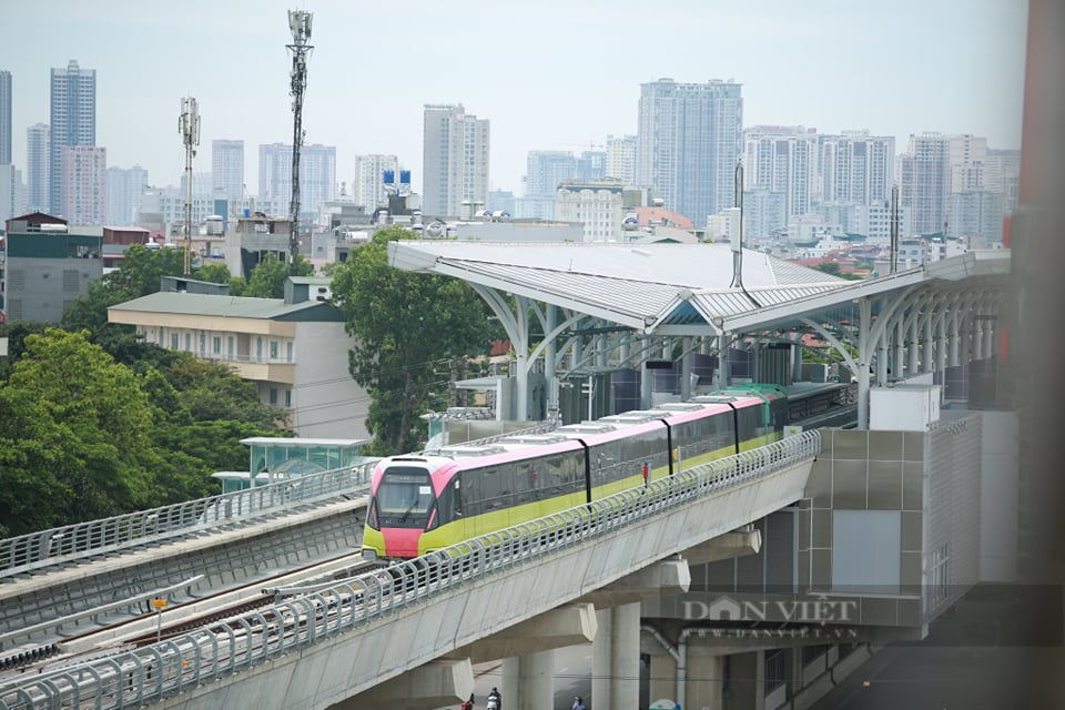 Cận cảnh đoàn tàu Nhổn - ga Hà Nội chạy với vận tốc 80km/h - Ảnh 8.