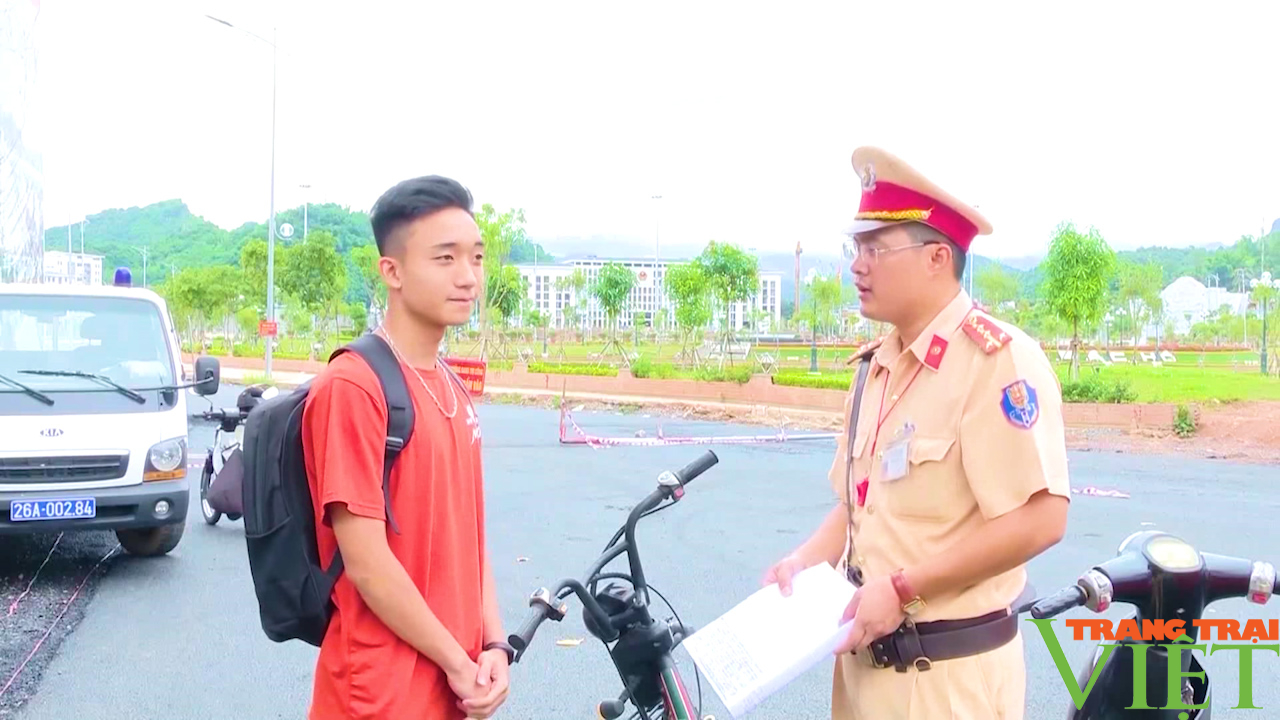 Sơn La: Thắt chặt, quản lý học sinh đi xe máy điện, xe đạp điện - Ảnh 4. Sơn La: Thắt chặt, quản lý học sinh đi xe máy điện, xe đạp điện - Ảnh 4.