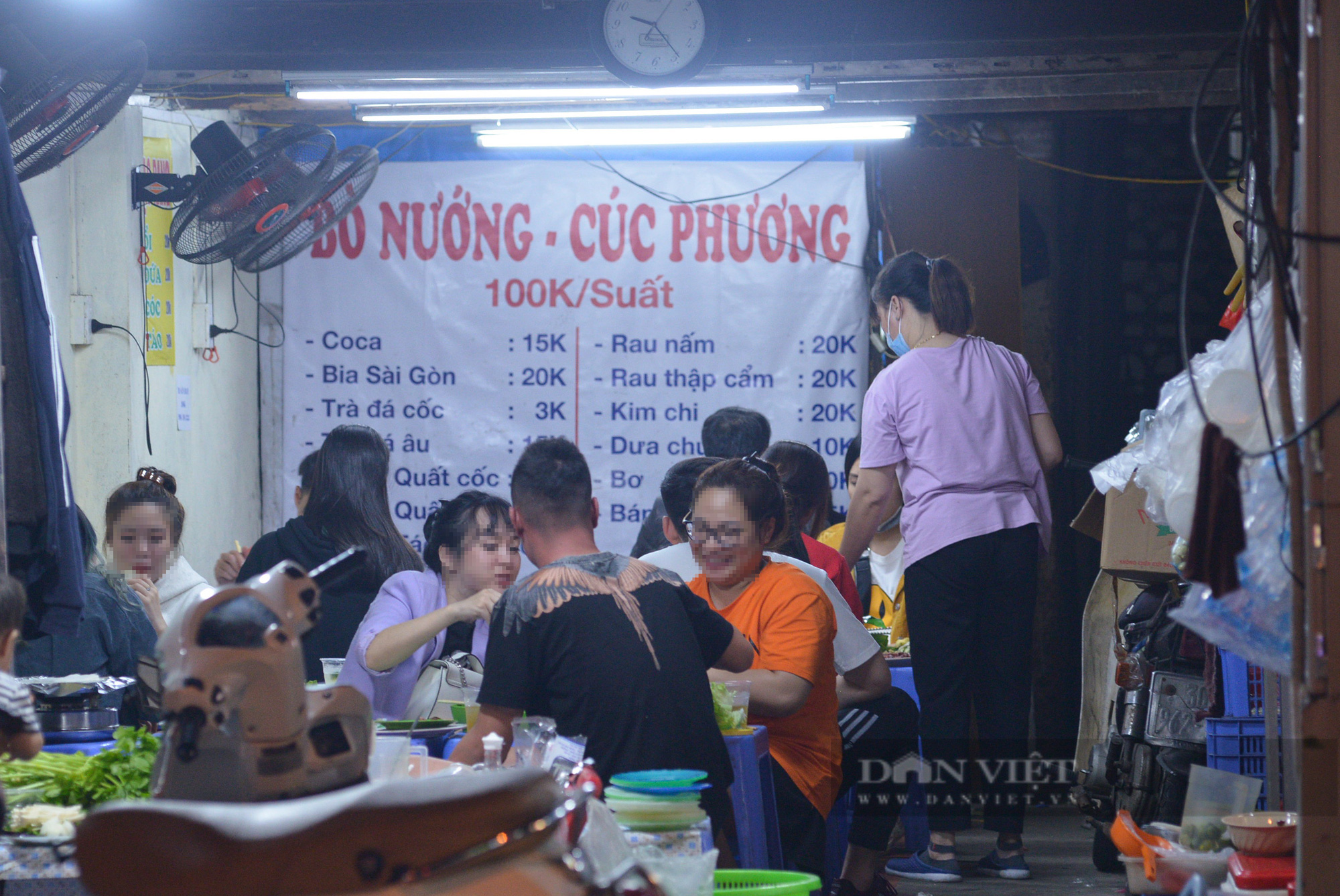 Hà Nội: Nhiều nhà hàng, quán ăn vẫn công khai mở cửa sau 21h - Ảnh 6.