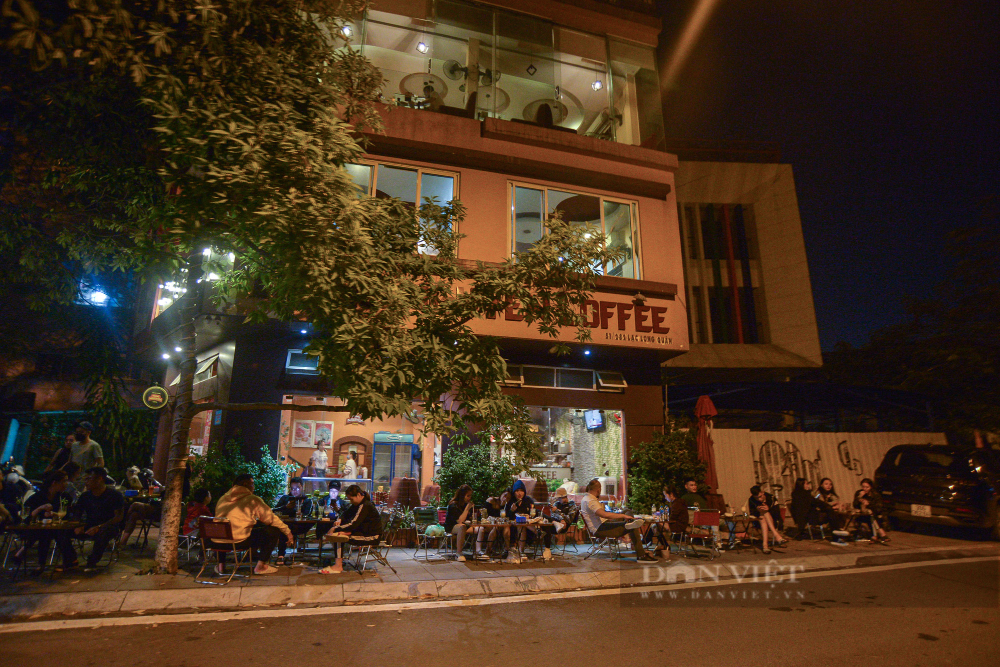 Hà Nội: Nhiều nhà hàng, quán ăn vẫn công khai mở cửa sau 21h - Ảnh 7.