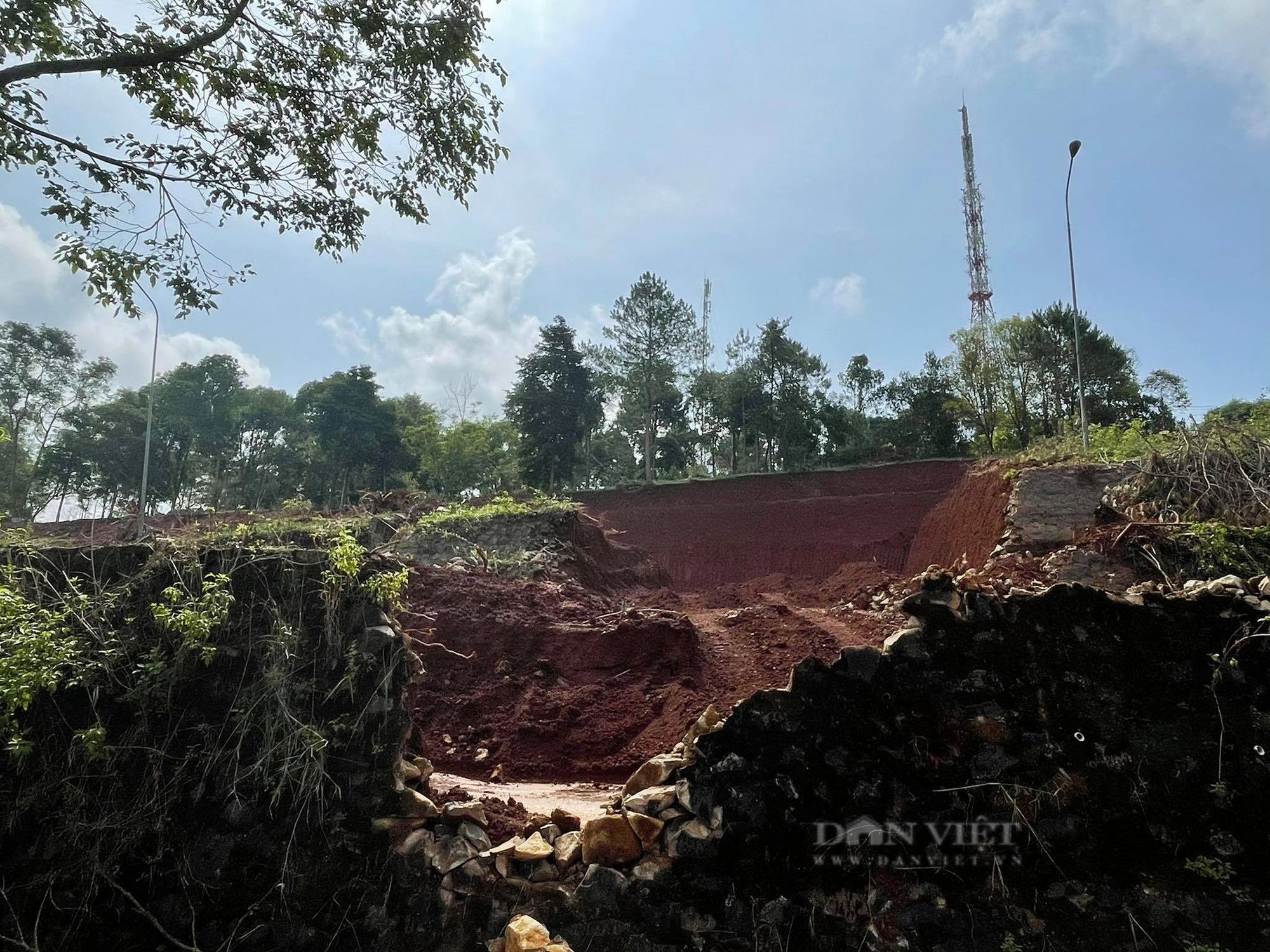 Vụ xẻ thịt quả đồi lớn nhất Đắk Nông: Thu hồi giấy phép xây dựng, buộc khôi phục hiện trạng  - Ảnh 3.