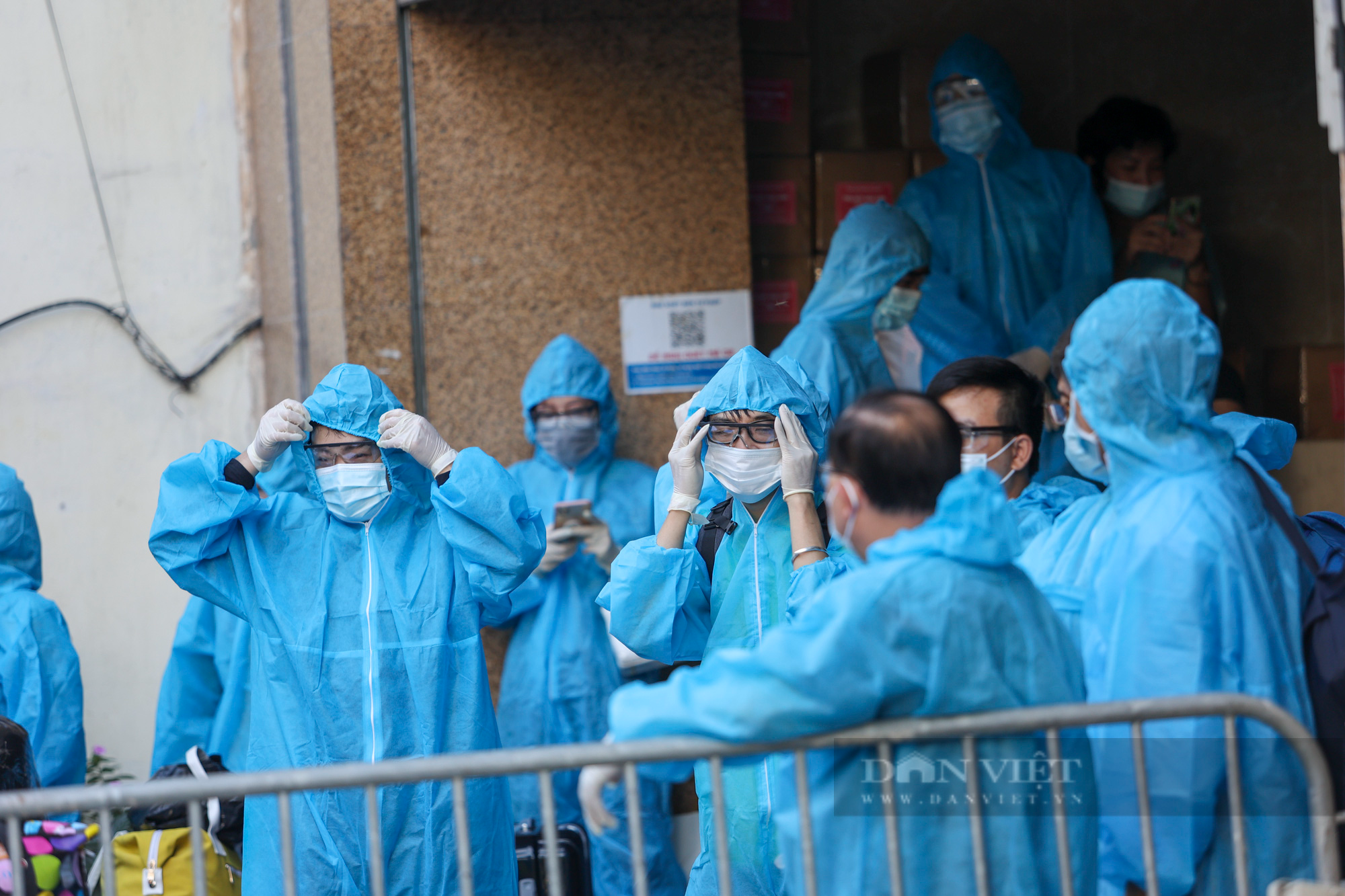 Hàng chục nhân viên Nhà xuất bản Tư Pháp đi cách ly do liên quan tới ca nhiễm Covid-19 - Ảnh 5.