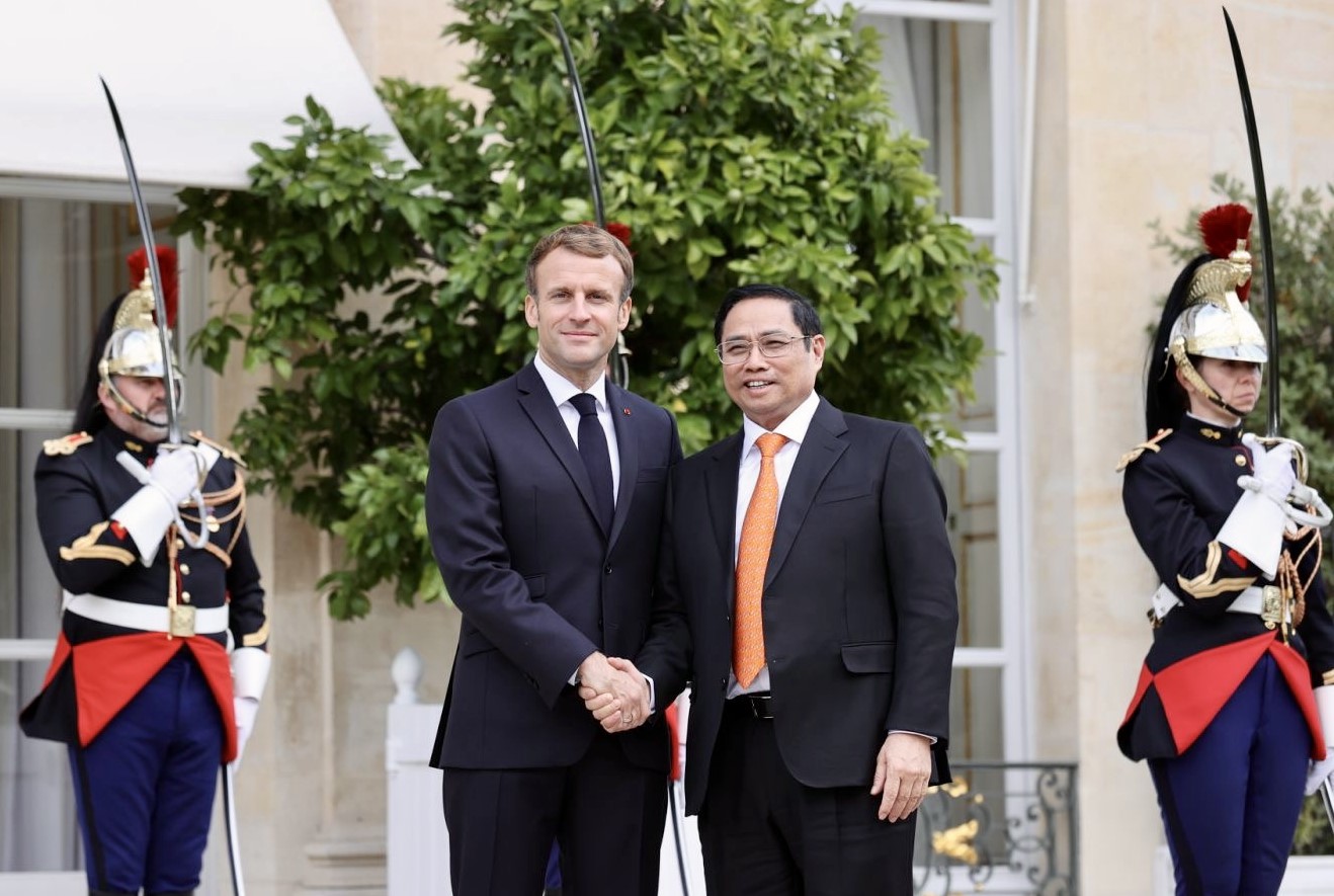 Thủ tướng Phạm Minh Chính hội kiến Tổng thống Pháp Emmanuel Macron - Ảnh 1.