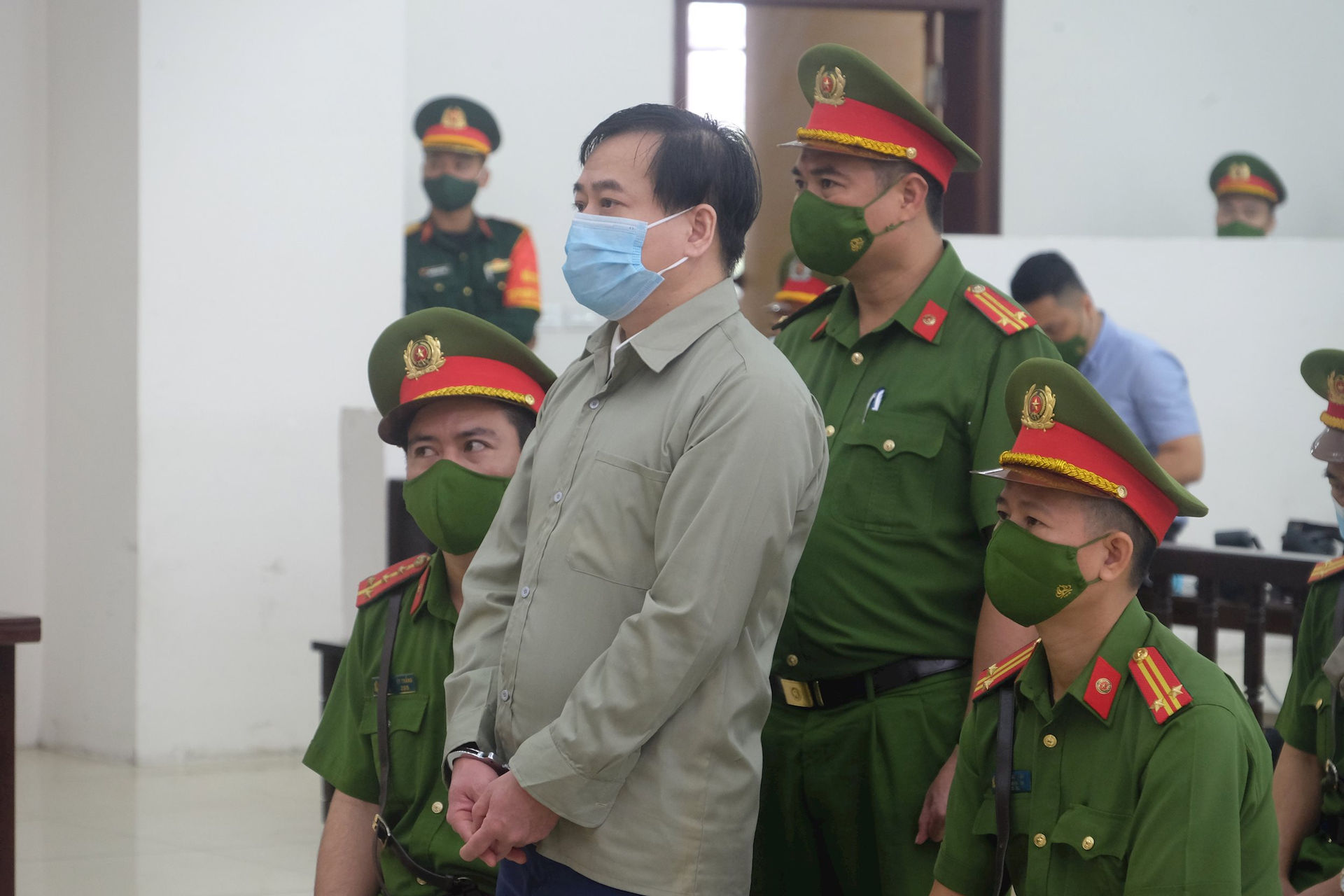 Nhận hối lộ, ông Nguyễn Duy Linh bị đề nghị cao nhất đến 15 năm tù - Ảnh 1.