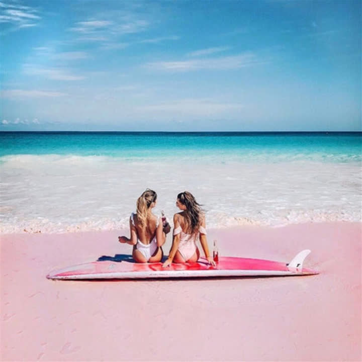 Bãi biển màu hồng phấn lãng mạn bậc nhất thế giới - Ảnh 5.