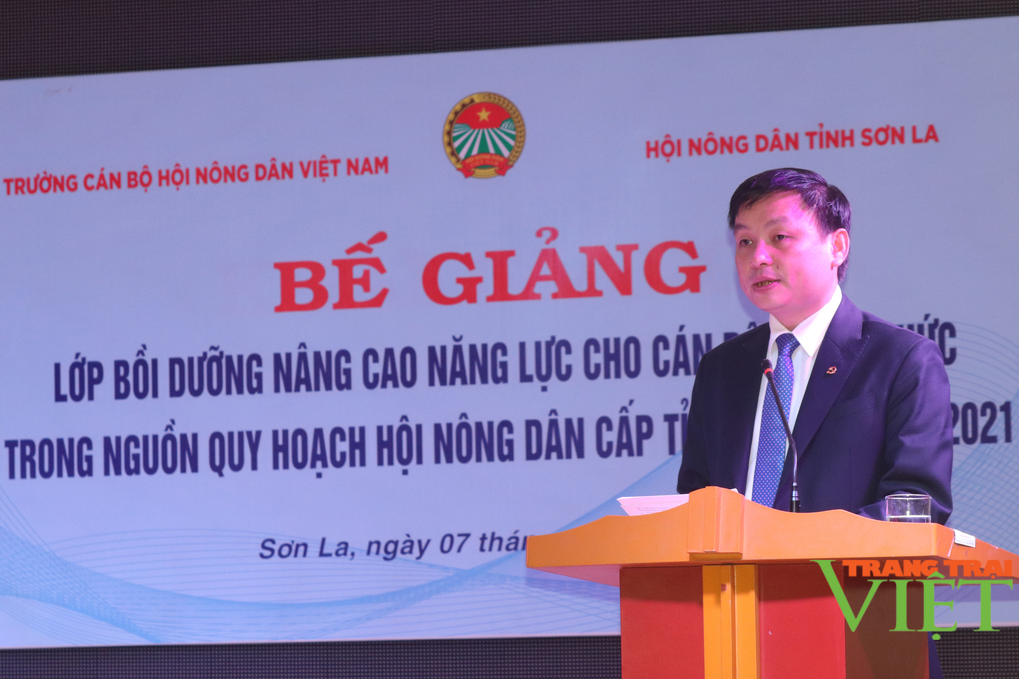 Hội Nông dân tỉnh Sơn La: Bế giảng lớp bồi dưỡng nâng cao năng lực cho cán bộ, công chức nguồn quy hoạch - Ảnh 3.