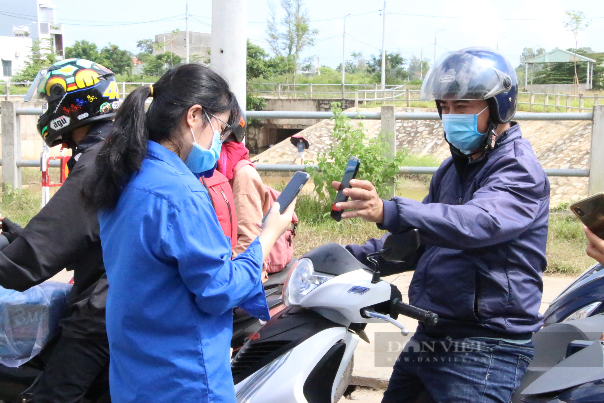 Đà Nẵng: Lúng túng khai báo y tế tại chốt kiểm dịch - Ảnh 5.