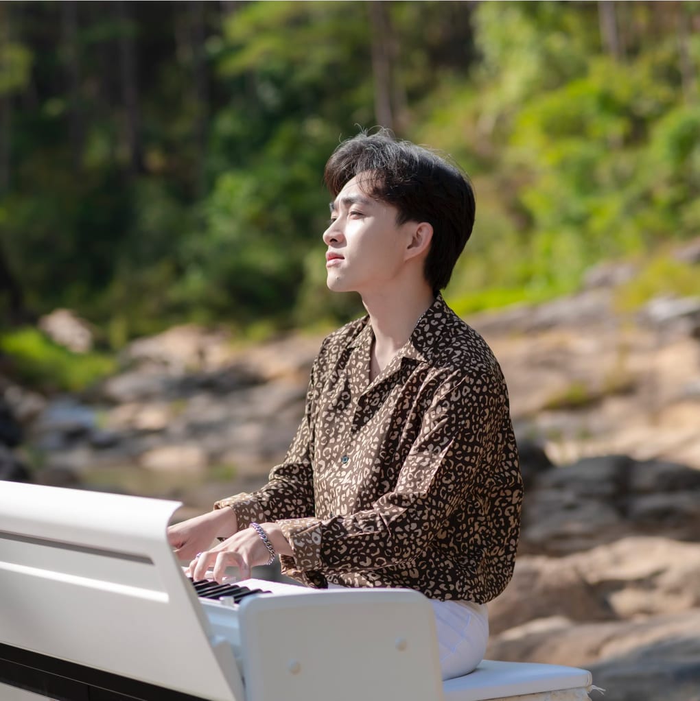 Học trò Đan Trường – ca sĩ Trung Quang tái xuất với ca khúc chữa lành vết thương trong mùa dịch - Ảnh 3.