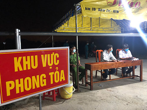 Bình Thuận: F0 tăng, lập nhiều chốt kiểm soát dịch Covid và tạm dừng vận tải, hành khách đường bộ tuyến Phan Thiết-Hàm Thuận Bắc - Ảnh 3.
