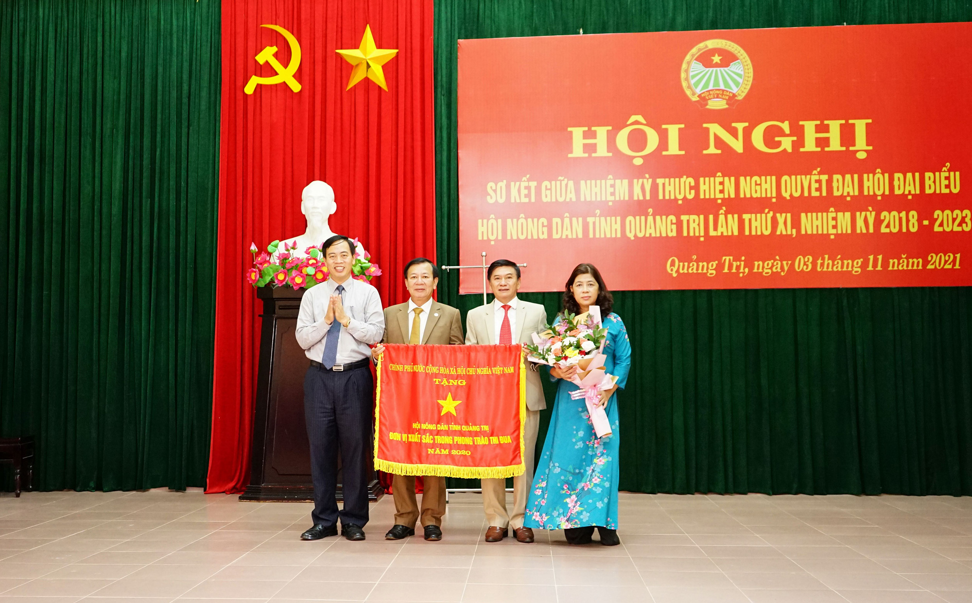 Hội Nông dân tỉnh Quảng Trị nhận Cờ thi đua xuất sắc của Chính phủ - Ảnh 1.