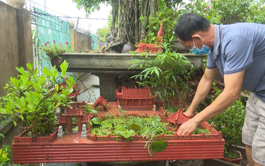 Ngồi nhà "nặn" tiểu cảnh mini từ thứ cả làng vứt đi, một nông dân tỉnh Thái Bình "đút túi" 300 triệu/năm