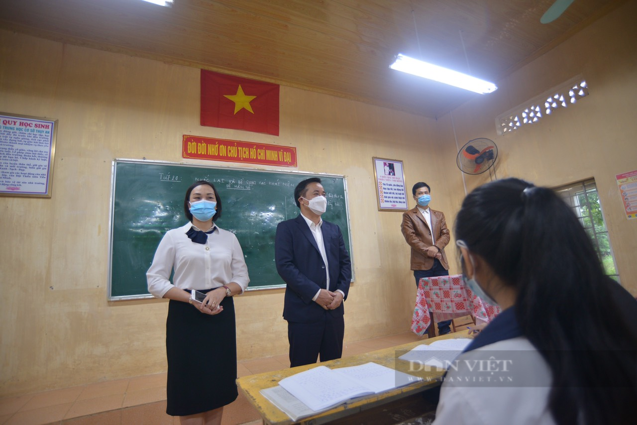 Học sinh địa phương duy nhất ở Hà Nội ngày đầu đi học lại: &quot;Các bạn trắng hơn và cao lớn quá&quot; - Ảnh 12.