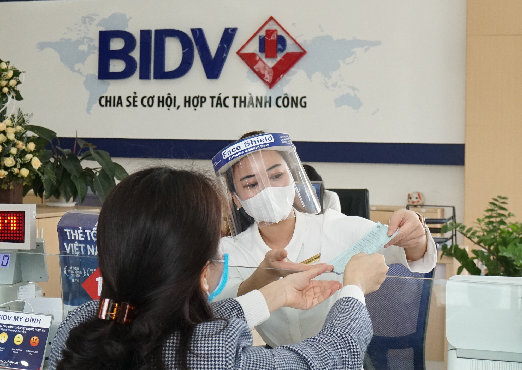 Đại biểu Quốc hội chất vấn về điều kiện vay vốn, Thống đốc Nguyễn Thị Hồng nói gì? - Ảnh 2.