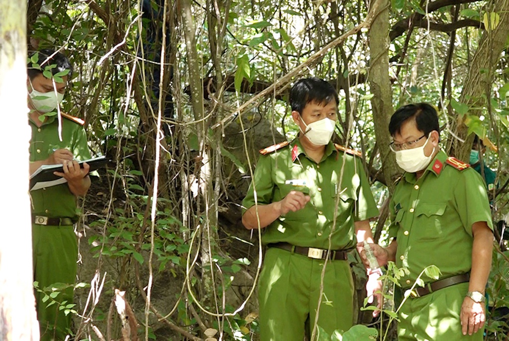 Tạm giữ hình sự nghi phạm sát hại bé gái 12 tuổi - Ảnh 1.