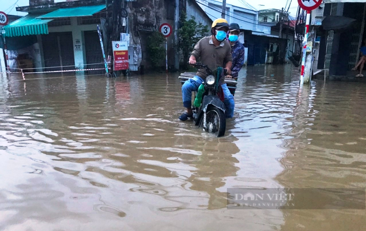 Khánh Hòa: Hàng trăm ngôi nhà chìm trong nước, giao thông bị chia cắt - Ảnh 5.