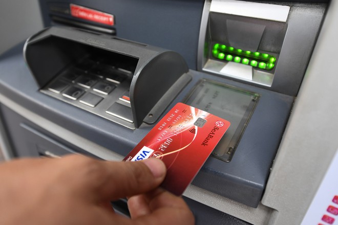 Ba nhà băng có thẻ ATM người dân dùng nhiều nhất - Ảnh 1.