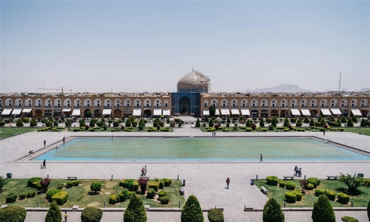 Những cung điện thánh địa tuyệt đẹp của Iran - Ảnh 6.