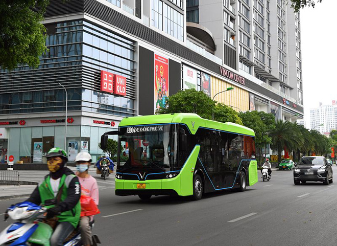 Từ ngày 2/12, người Hà Nội sẽ được đi xe buýt điện Vinfast - Ảnh 2.