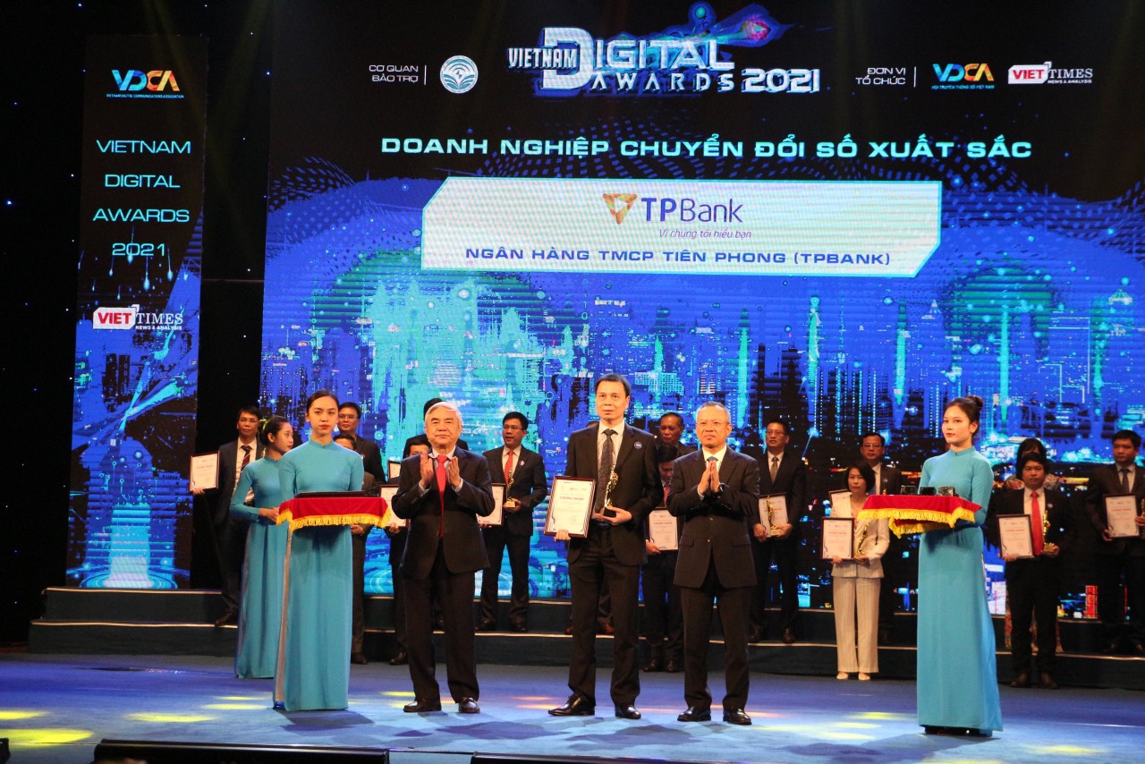 Giải thưởng Doanh nghiệp chuyển đổi số xuất sắc gọi tên TPBank - Ảnh 1.