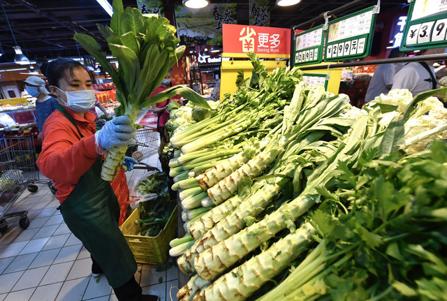 Giá rau tại Trung Quốc tăng vọt, thịt lợn tăng 12% - Ảnh 1.