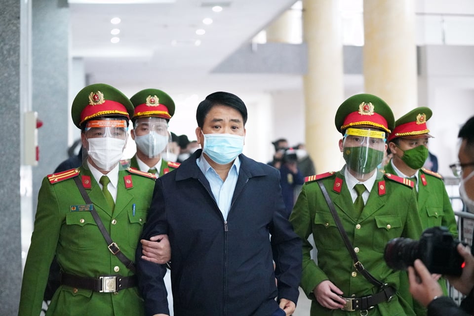 Clip: Cựu Chủ tịch Nguyễn Đức Chung được dẫn giải đến tòa vụ Redoxy 3C - Ảnh 2.