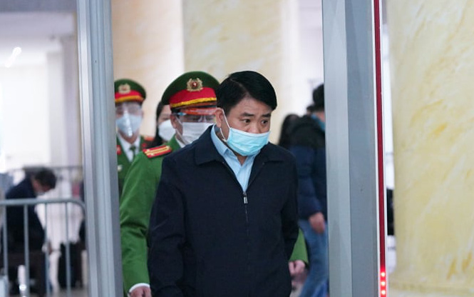 Vợ vắng mặt, ông Nguyễn Đức Chung đề nghị triệu tập những ai đến tòa vụ Redoxy 3C?