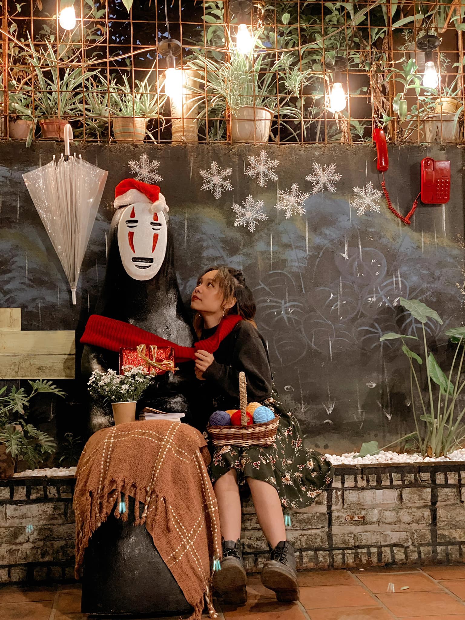 Những quán cafe trang trí Noel sớm dành cho khách hàng trong buổi hẹn hò dịp cuối năm - Ảnh 7.