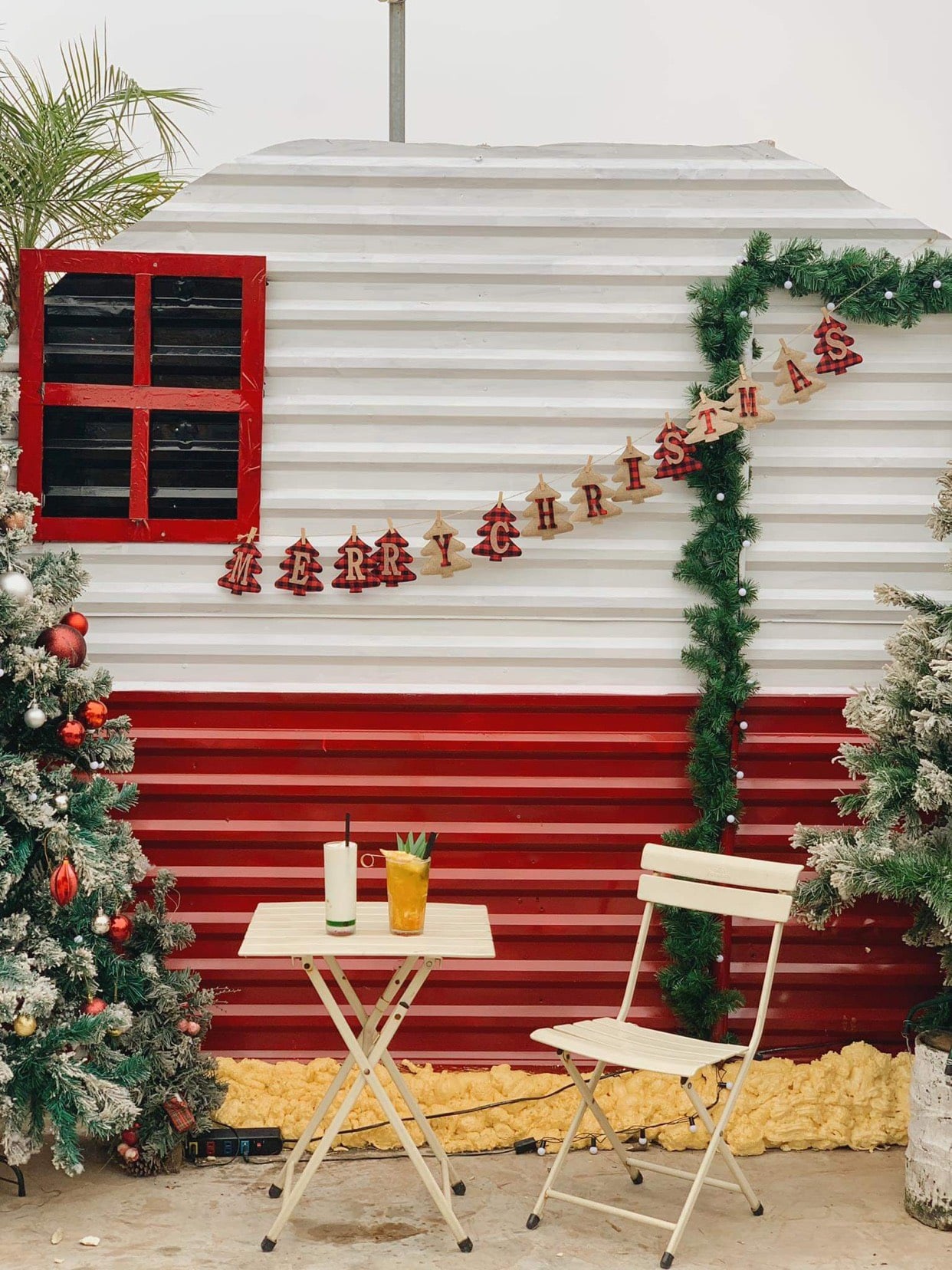Những quán cafe trang trí Noel sớm dành cho khách hàng trong buổi hẹn hò dịp cuối năm - Ảnh 8.