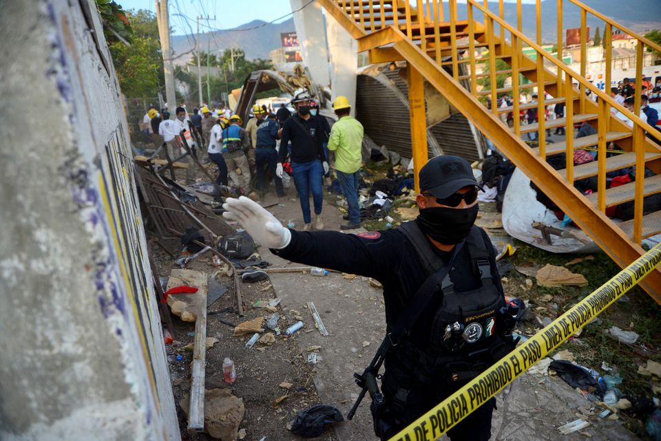 Tai nạn kinh hoàng khiến gần 50 người thiệt mạng ở Mexico - Ảnh 1.
