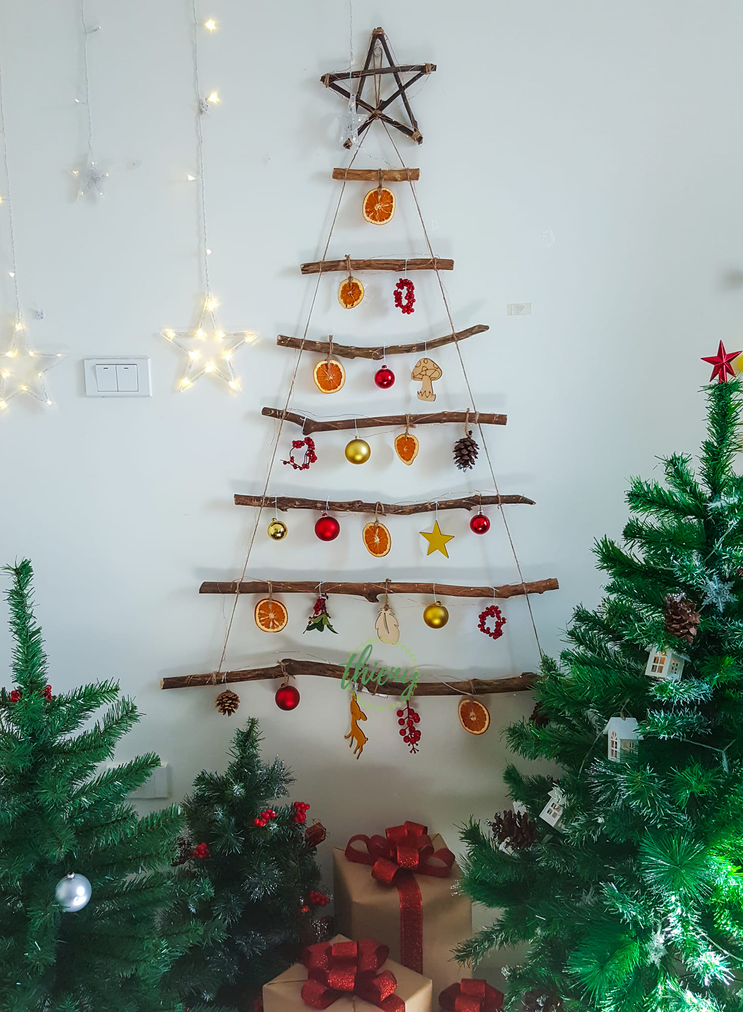 Đây chắc chắn là cây thông Noel 1-0-2 đẹp nhất mà bạn từng được thấy! Sử dụng vật liệu chất lượng cao, đội ngũ thiết kế tài năng đã tạo ra một sản phẩm độc đáo, mang đến điểm nhấn hoàn hảo cho không gian Giáng sinh của bạn. Hãy thử sức với chiếc cây thông Noel xinh này và cảm nhận sự thích thú khi đón chào mùa Lễ hội.