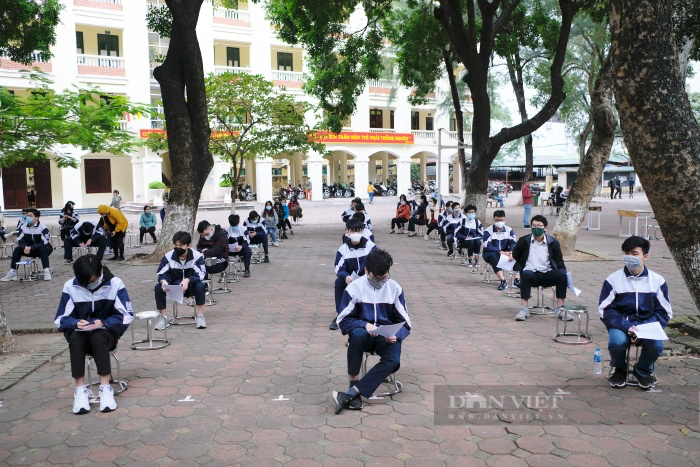 Quận duy nhất ở Hà Nội chuyển cấp độ dịch &quot;nguy cơ cao&quot;, học sinh có tiếp tục được đến trường? - Ảnh 1.