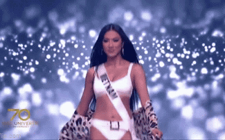 Clip Kim Duyên trình diễn bikini "đốt mắt" tại bán kết Miss Universe 2021