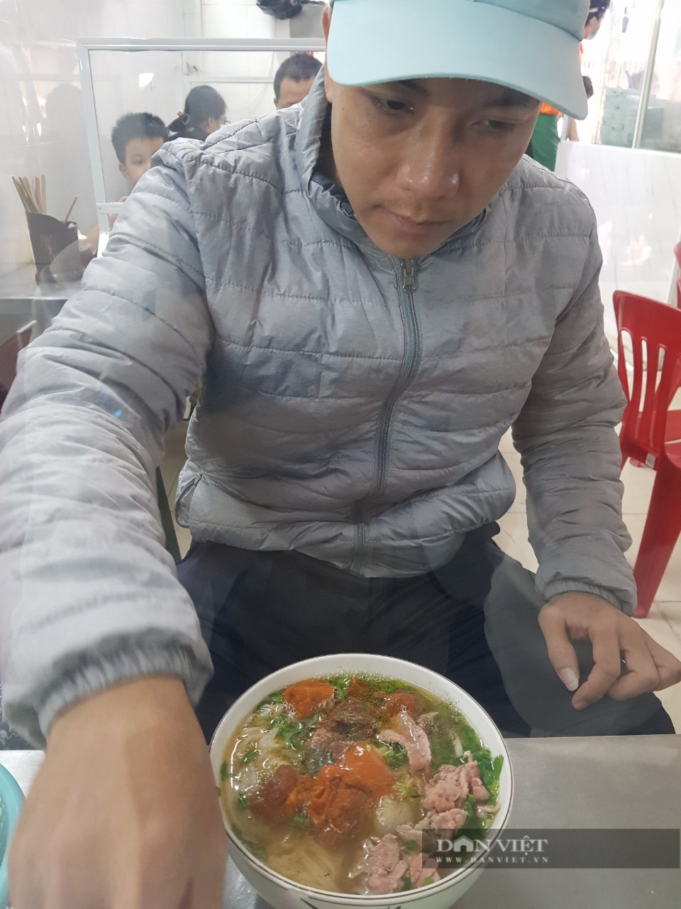 Mở cửa sau mùa dịch, quán phở “ruột” của ĐTQG Việt Nam hút khách sành ăn - Ảnh 5.