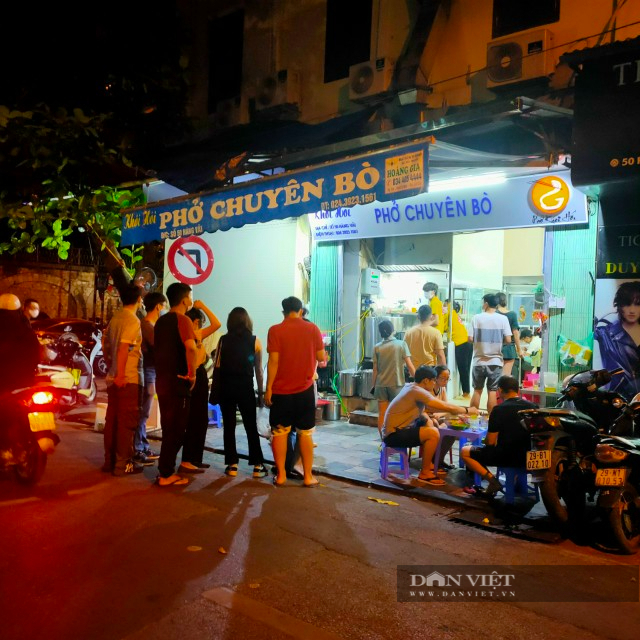 Mở cửa sau mùa dịch, quán phở “ruột” của ĐTQG Việt Nam hút khách sành ăn - Ảnh 4.
