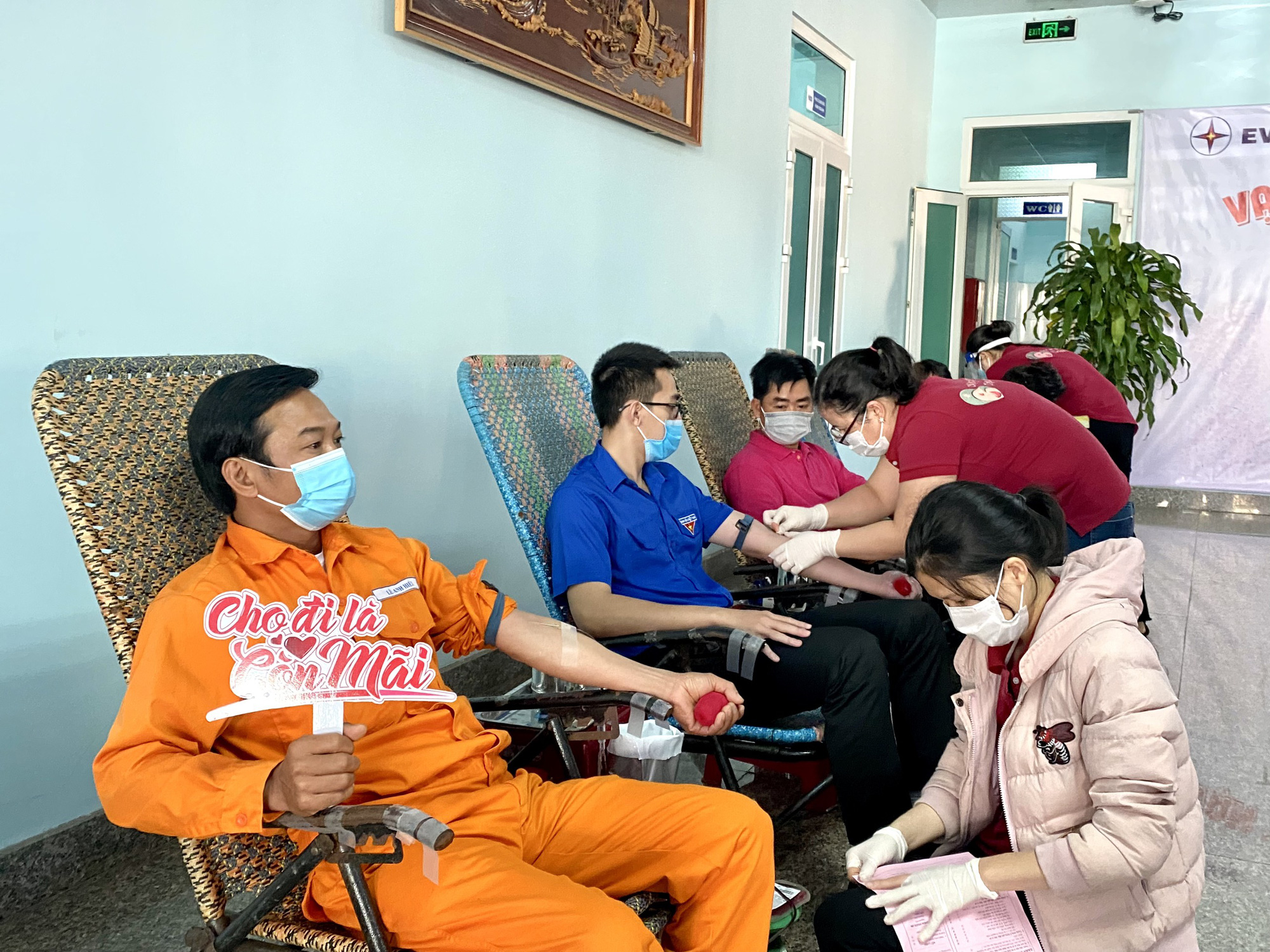 PC Gia Lai tổ chức hiến máu nhân đạo hưởng ứng &quot;Tuần lễ hồng EVN lần thứ VII&quot; - Ảnh 3.