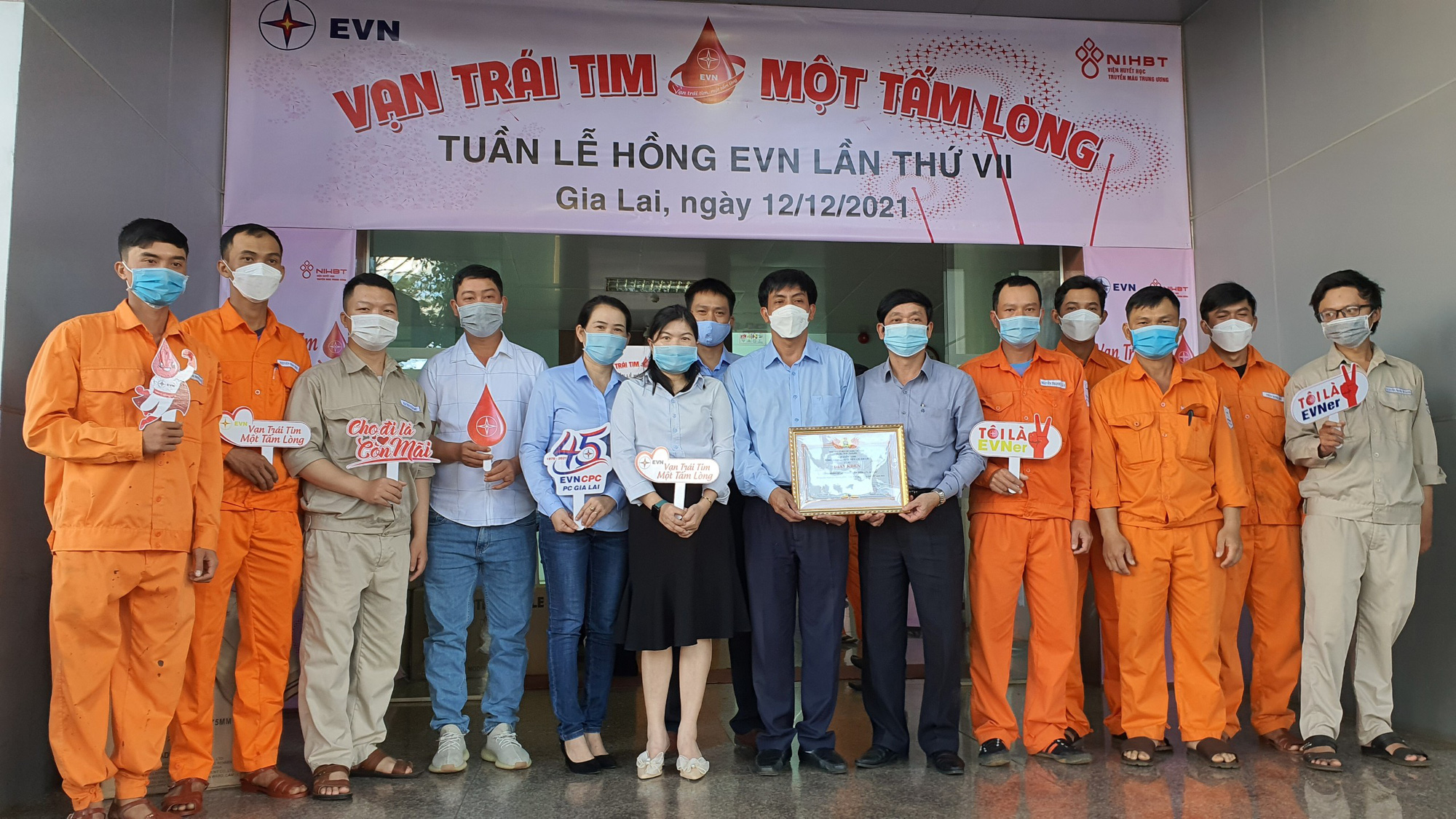 PC Gia Lai tổ chức hiến máu nhân đạo hưởng ứng &quot;Tuần lễ hồng EVN lần thứ VII&quot; - Ảnh 2.