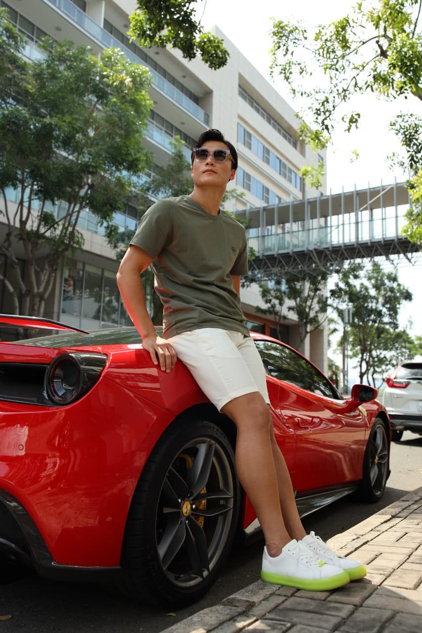 Thủ môn Bùi Tiến Dũng cực ngầu bên Ferrari 488 GTB biển ngũ quý 5 &quot;độc&quot; nhất Việt Nam - Ảnh 4.