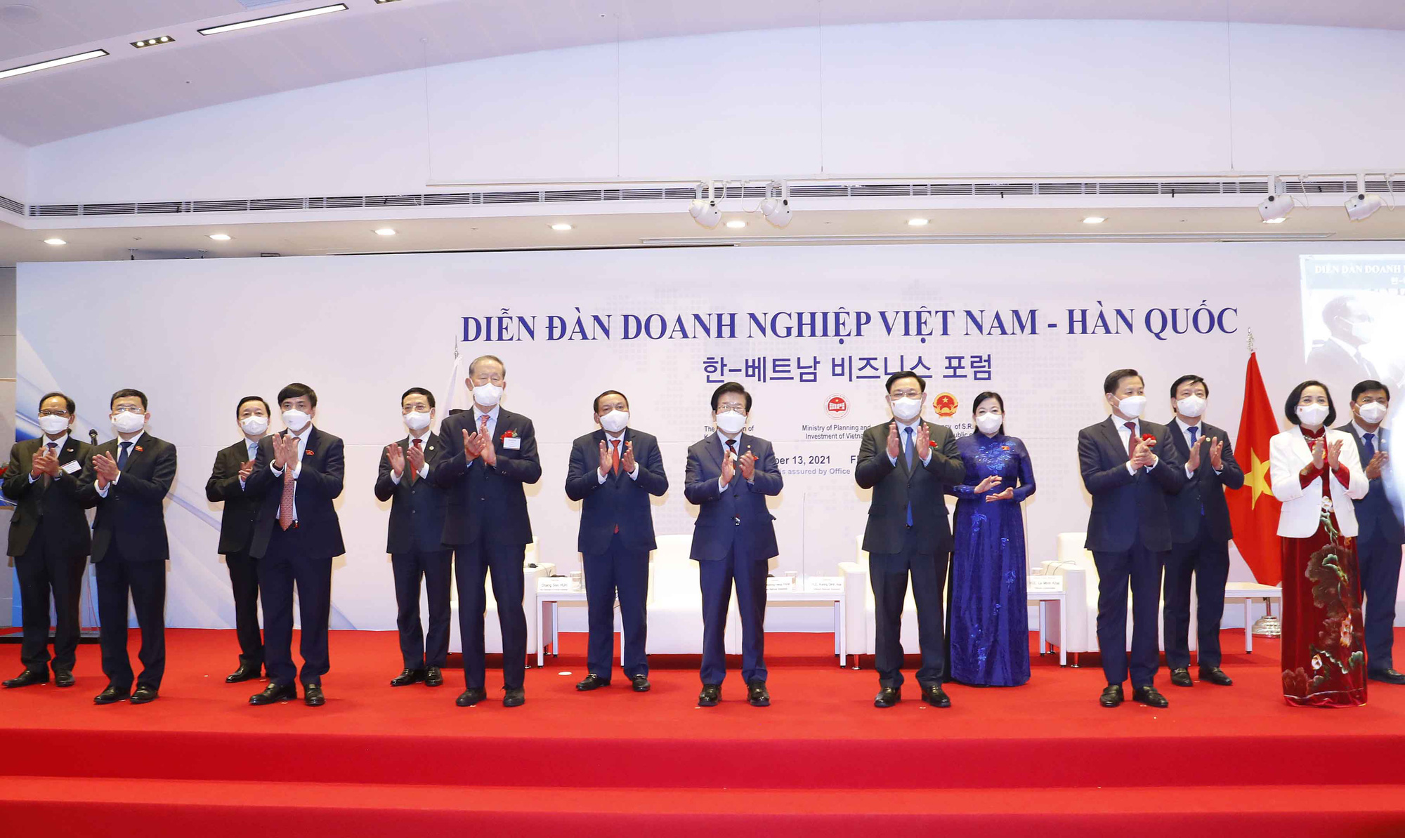 Việt - Hàn trao đổi 27 chứng nhận đầu tư và thoả thuận hợp tác - Ảnh 1.
