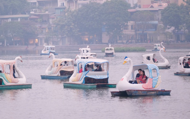 Hà Nội gần 1.000 ca mắc Covid-19 trong ngày: "Người dân bắt đầu chủ quan"