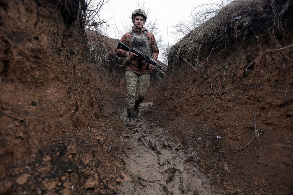 Chiến trường phía đông Ukraine: Vết thương vẫn đang rỉ máu - Ảnh 2.