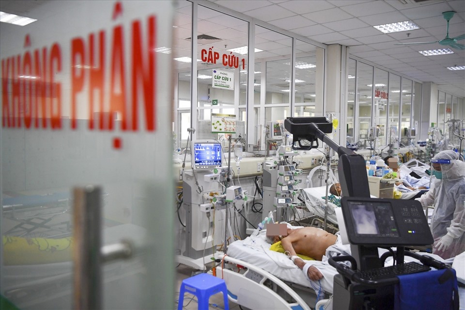 Hơn 9.000 F0 tại Hà Nội đang được điều trị, bệnh nhân diễn biến nặng, nguy kịch tăng nhanh  - Ảnh 1.