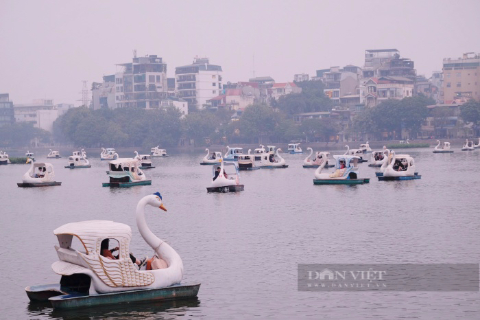 Hà Nội gần 1.000 ca mắc Covid-19 trong ngày: &quot;Người dân bắt đầu chủ quan&quot; - Ảnh 1.