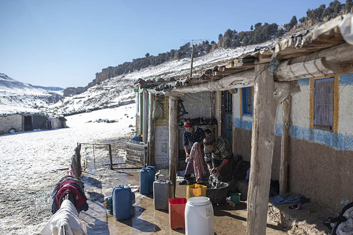 Xứ nóng Morocco với điểm đến độc lạ - làng du mục trên núi cao trong băng tuyết giá lạnh mùa Đông - Ảnh 8.