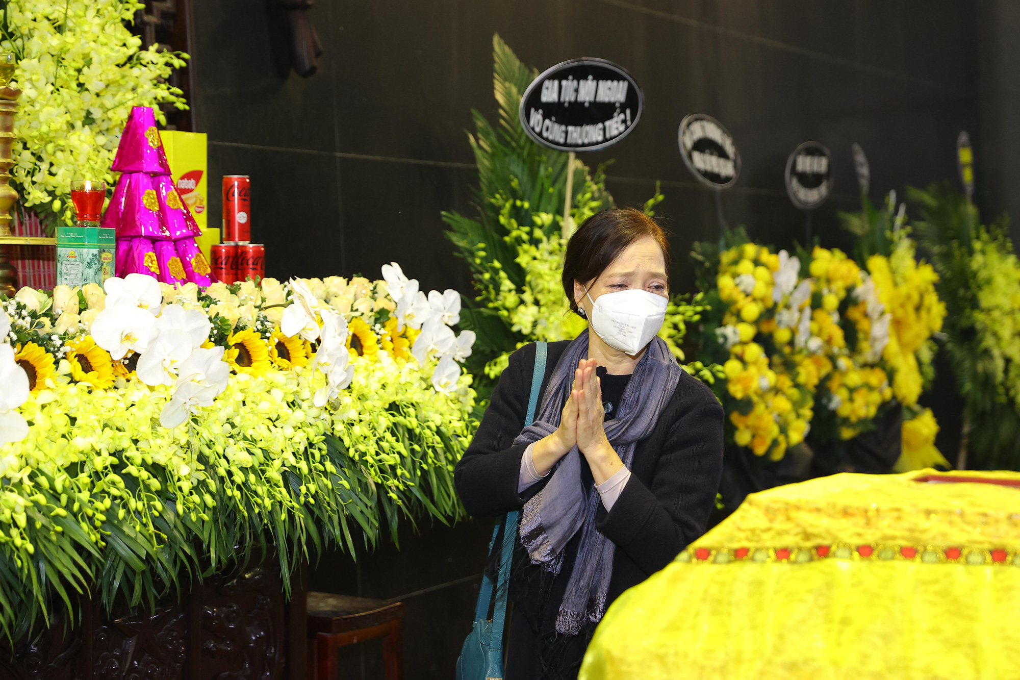 Lễ tang nhạc sĩ Phú Quang: Vợ và các con ôm quan tài khóc nức nở - Ảnh 13.