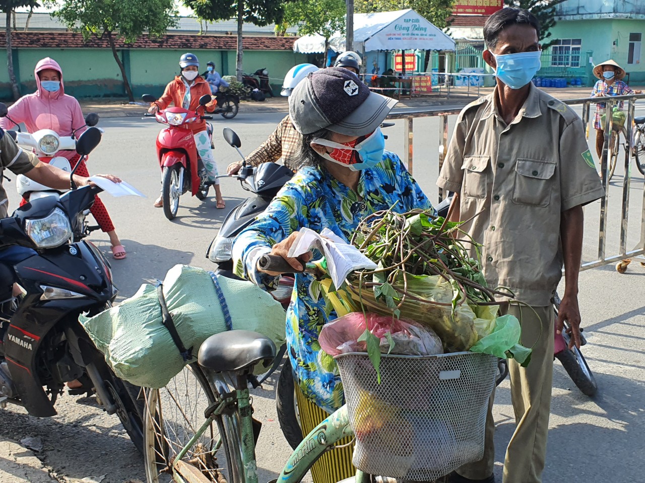 Bạc Liêu thắt chặt nhiều hoạt động; tiếp tục tạm dừng vận tải hành khách liên tỉnh - Ảnh 2.