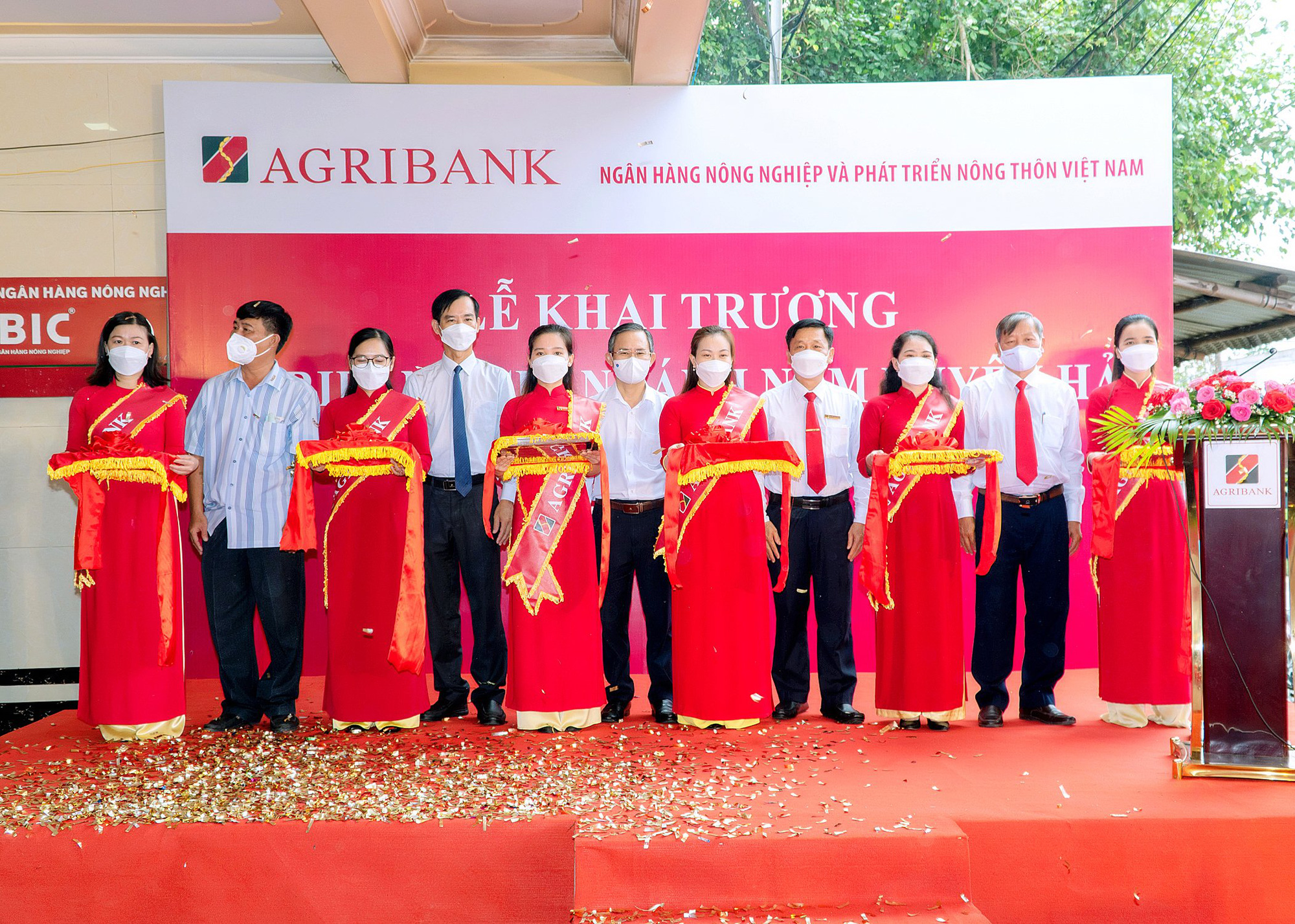 Khai trương Agribank chi nhánh Nam Duyên Hải, tỉnh Trà Vinh - Ảnh 1.