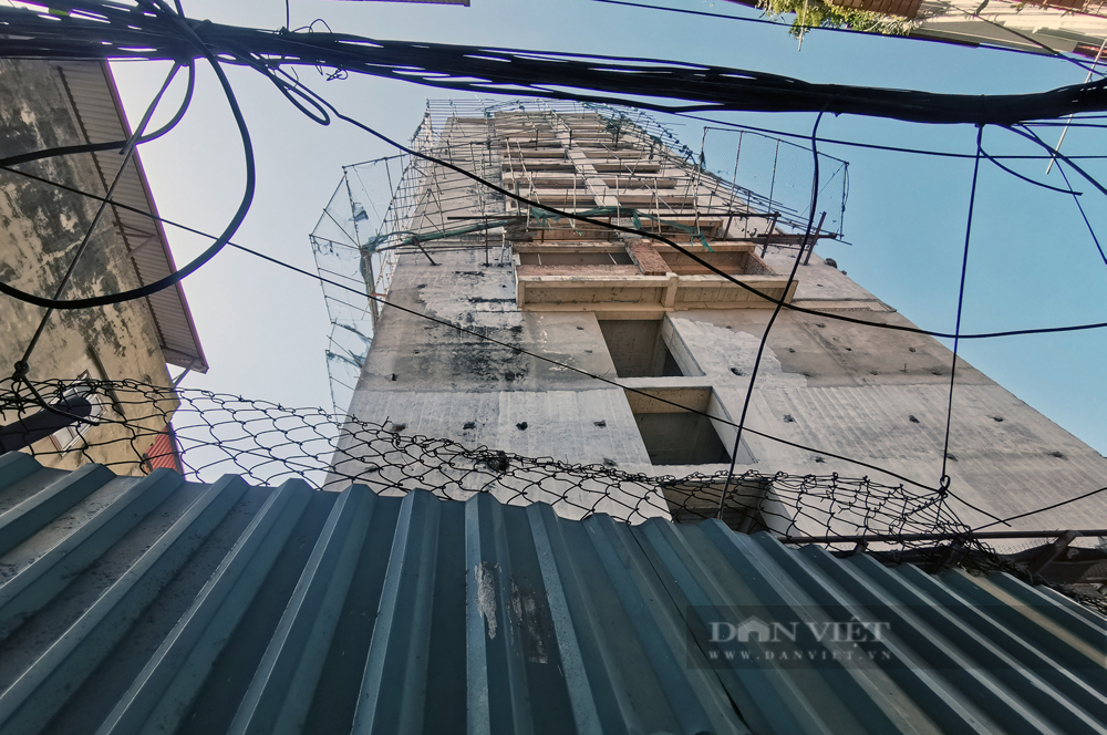 Cận cảnh dự án cao ốc 16 tầng bỏ hoang khiến người dân sống bất an giữa lòng Hà Nội - Ảnh 9.